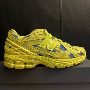 New balance 1906R Women Neon Yellow & Blue Polka Dots Size 7 W - 5 1/2 M New